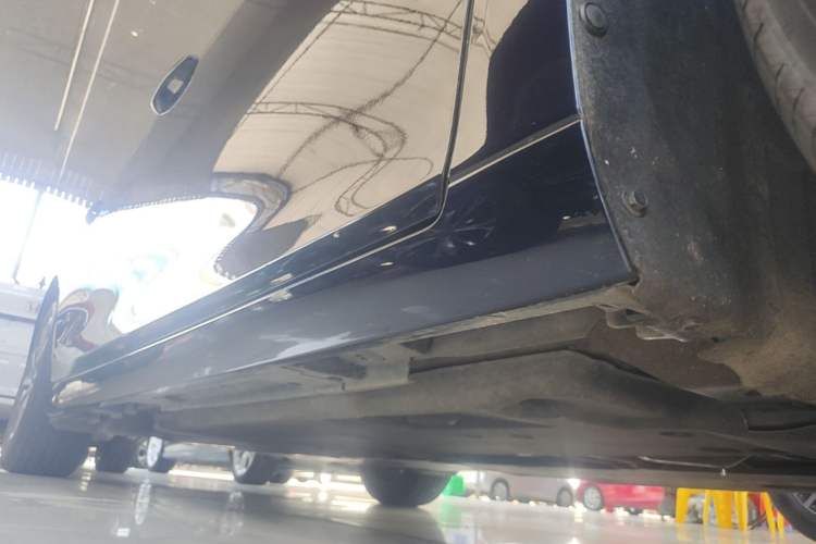 Used Lexus ES 2022 300h Excellence Edition Right Side Sill