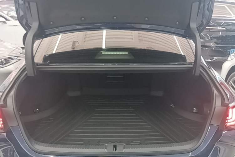 Used Lexus ES 2022 200 Excellence Edition Trunk