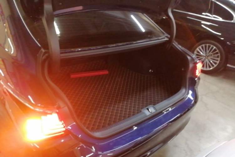 Used Lexus ES 2022 300h Excellence Edition Trunk