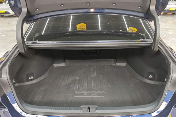 Used Lexus ES 2022 200 Excellence Edition Trunk