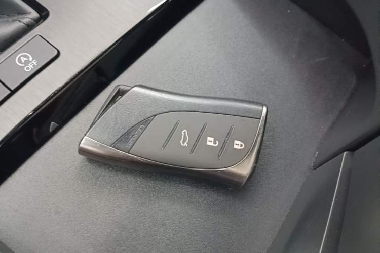 Used Lexus ES 2022 200 Excellence Edition Vehicle Key