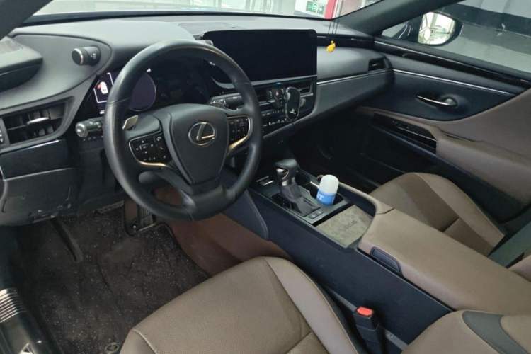 Used Lexus ES 2022 200 Excellence Edition Interior 2
