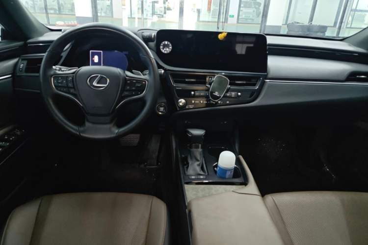 Used Lexus ES 2022 200 Excellence Edition Interior 3