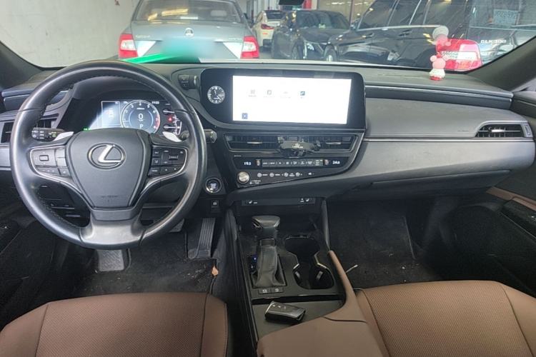 Used Lexus ES 2022 200 Excellence Edition Center Console