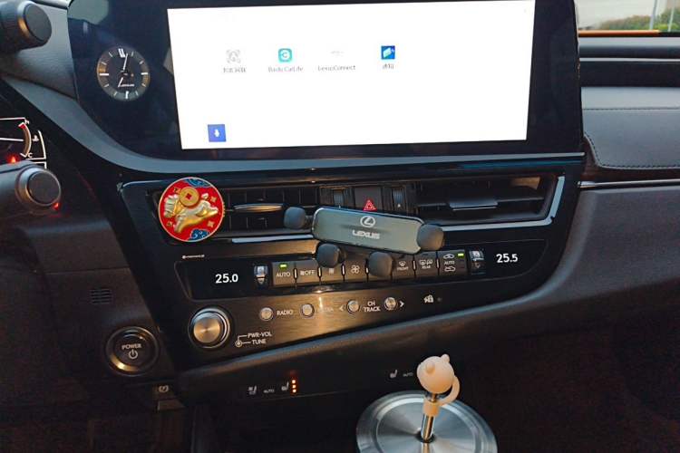 Used Lexus ES 2022 300h Deluxe Edition Audio And AC Panel