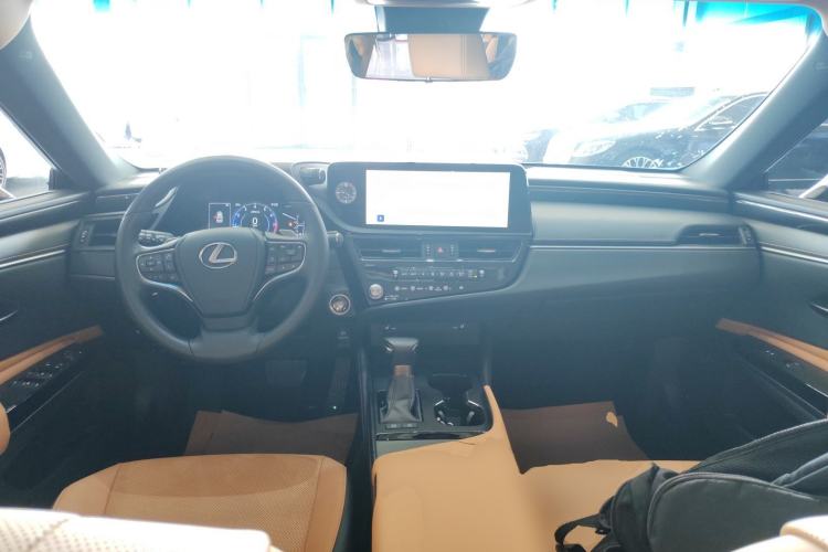 Used Lexus ES 2022 200 Excellence Edition Center Console