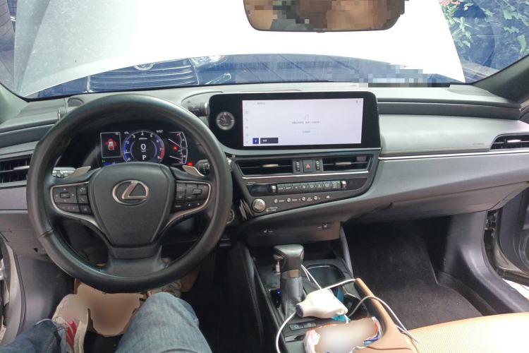 Used Lexus ES 2022 200 Excellence Edition Center Console