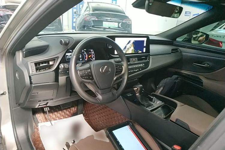 Used Lexus ES 2022 200 Excellence Edition Center Console