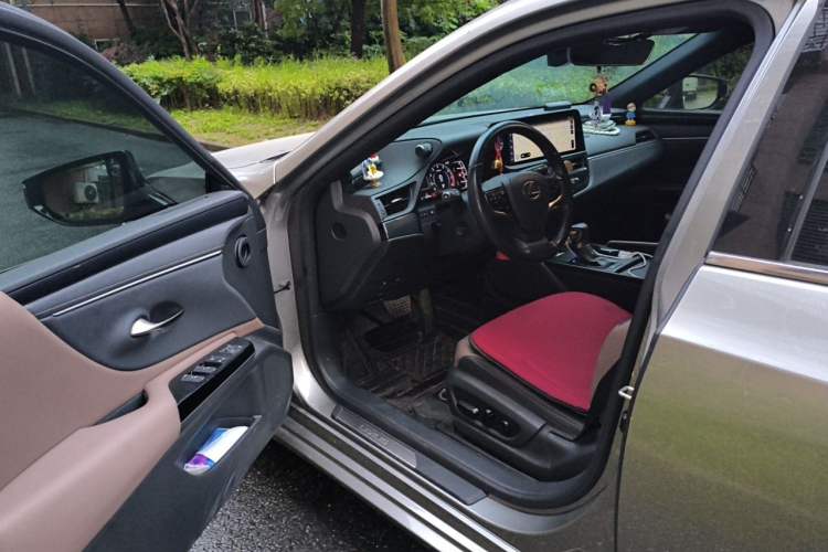 Used Lexus ES 2022 200 Excellence Edition Driver Seat