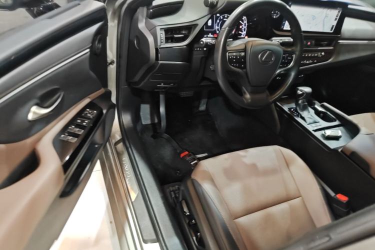 Used Lexus ES 2022 200 Excellence Edition Driver Seat