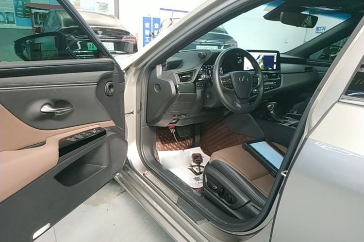 Used Lexus ES 2022 200 Excellence Edition Driver Seat