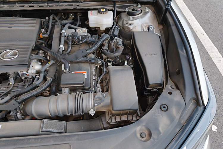 Used Lexus ES 2022 300h Deluxe Edition Engine Bay Left