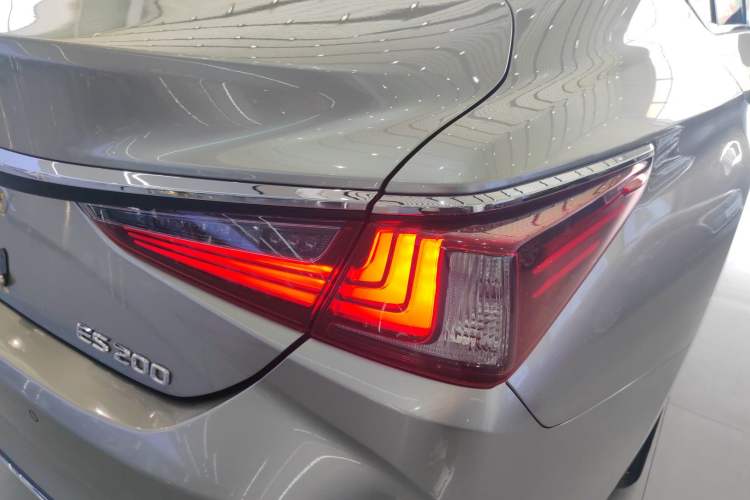 Used Lexus ES 2022 200 Excellence Edition Exterior 3