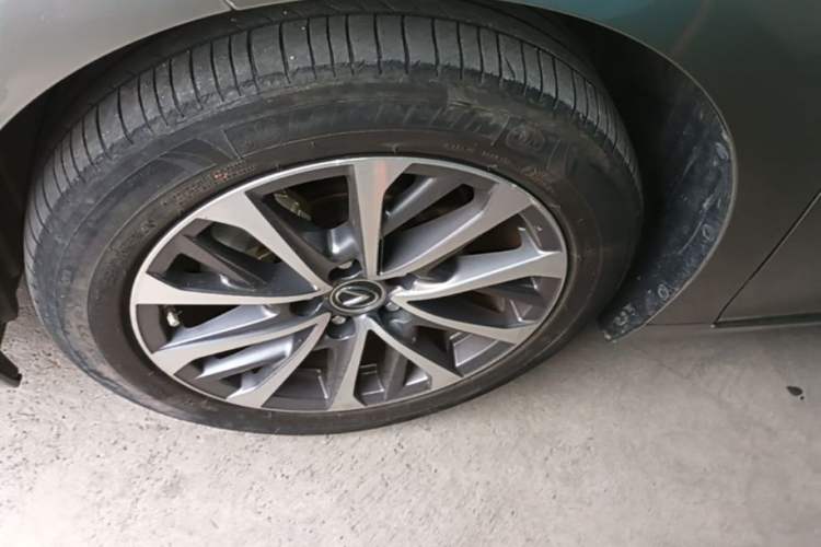 Used Lexus ES 2022 300h Excellence Edition Exterior 4