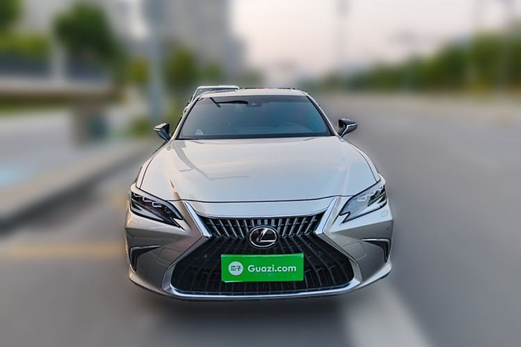 Used Lexus ES 2022 300h Deluxe Edition Front