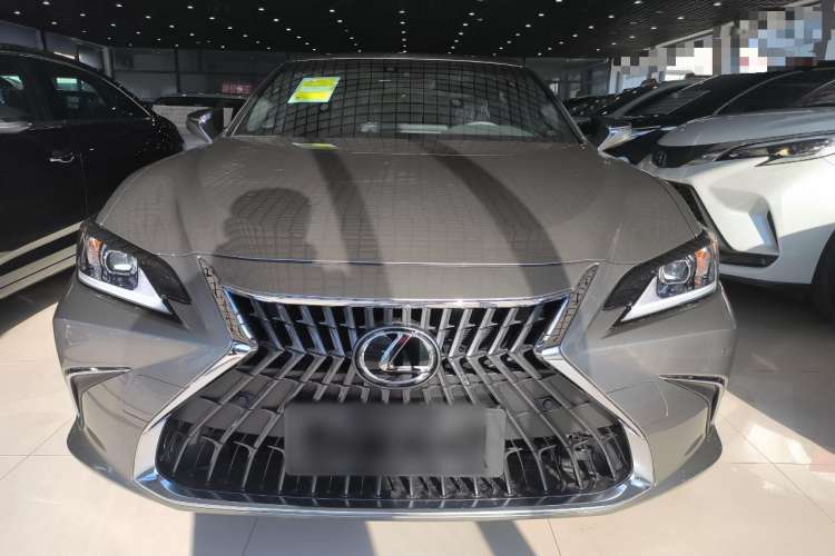 Used Lexus ES 2022 300h Excellence Edition Front