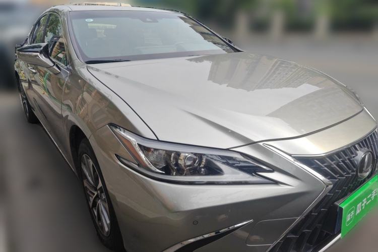 Used Lexus ES 2022 200 Excellence Edition Front Right 45 Deg