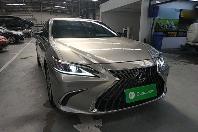 Used Lexus ES 2022 200 Excellence Edition Front Right 45 Deg