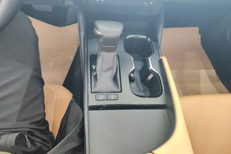 Used Lexus ES 2022 200 Excellence Edition Gear Lever