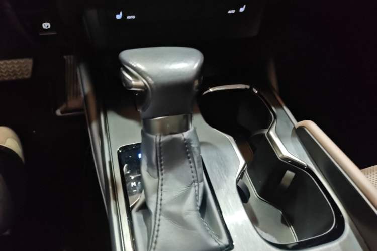 Used Lexus ES 2022 200 Excellence Edition Gear Lever