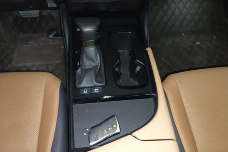 Used Lexus ES 2022 300h Excellence Edition Gear Lever