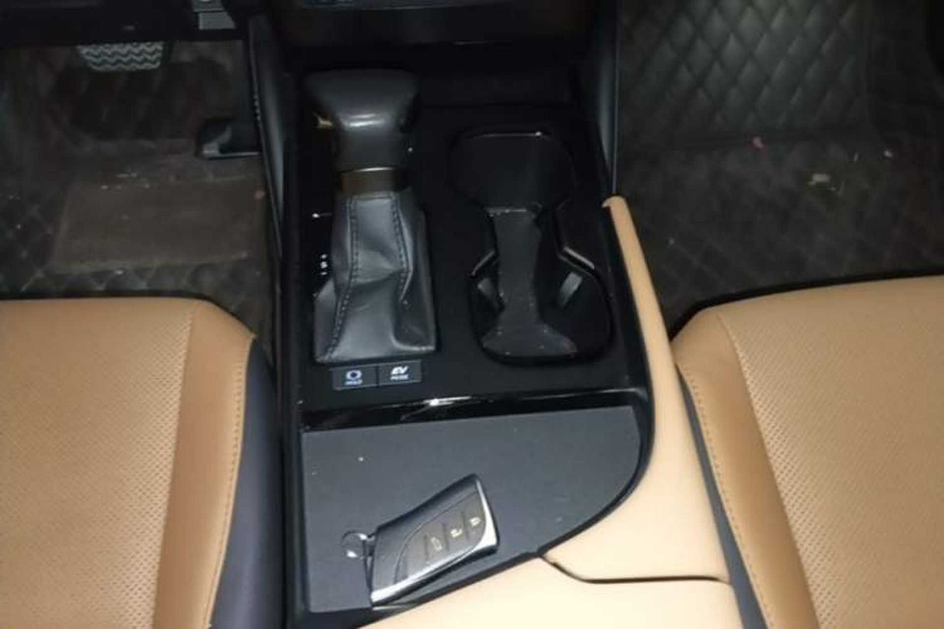 Used Lexus ES 2022 300h Excellence Edition Gear Lever