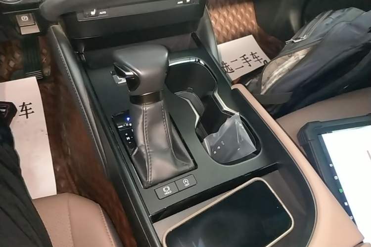 Used Lexus ES 2022 200 Excellence Edition Gear Lever