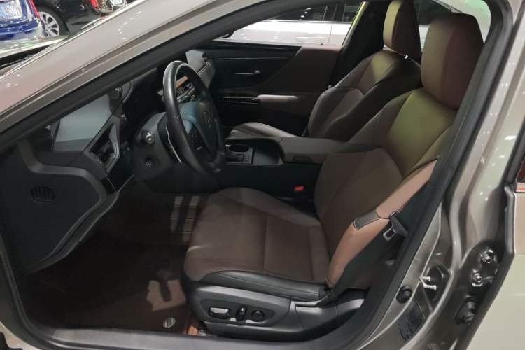 Used Lexus ES 2022 200 Excellence Edition Interior 1
