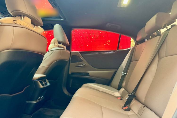 Used Lexus ES 2022 200 Excellence Edition Interior 10