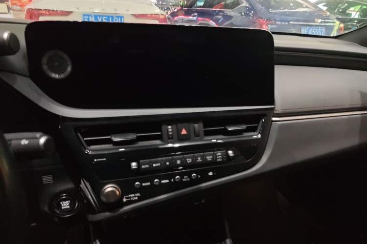 Used Lexus ES 2022 200 Excellence Edition Interior 2