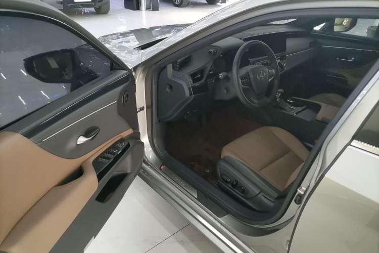 Used Lexus ES 2022 200 Excellence Edition Interior 3