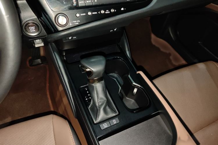 Used Lexus ES 2022 200 Excellence Edition Interior 3