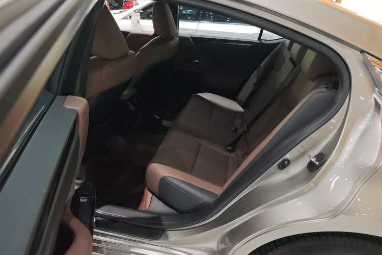 Used Lexus ES 2022 200 Excellence Edition Interior 4