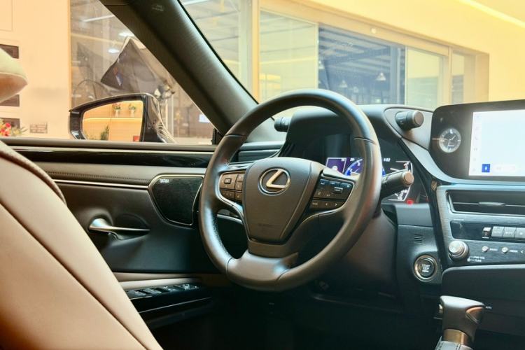 Used Lexus ES 2022 200 Excellence Edition Interior 4