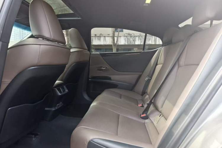 Used Lexus ES 2022 200 Excellence Edition Interior 5
