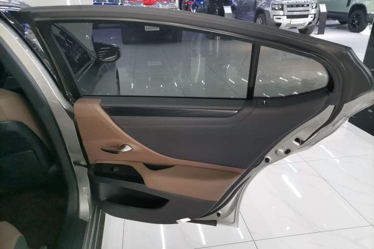 Used Lexus ES 2022 200 Excellence Edition Interior 6