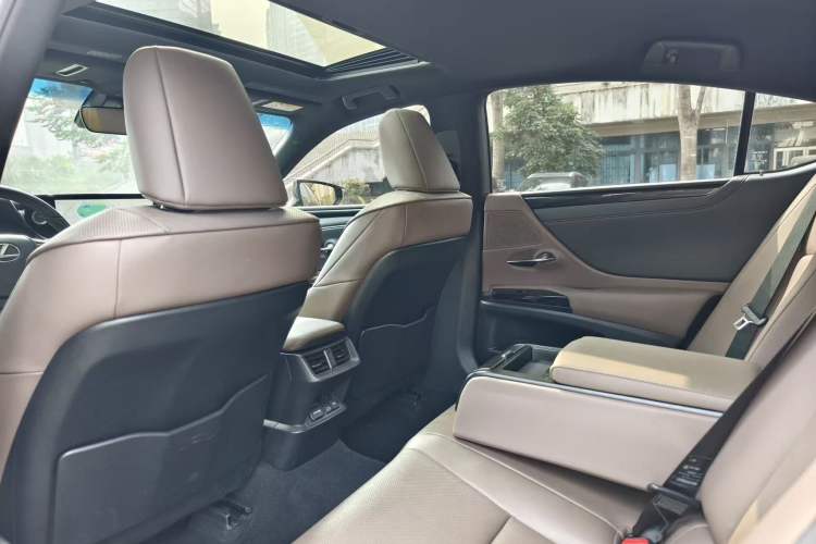 Used Lexus ES 2022 200 Excellence Edition Interior 6