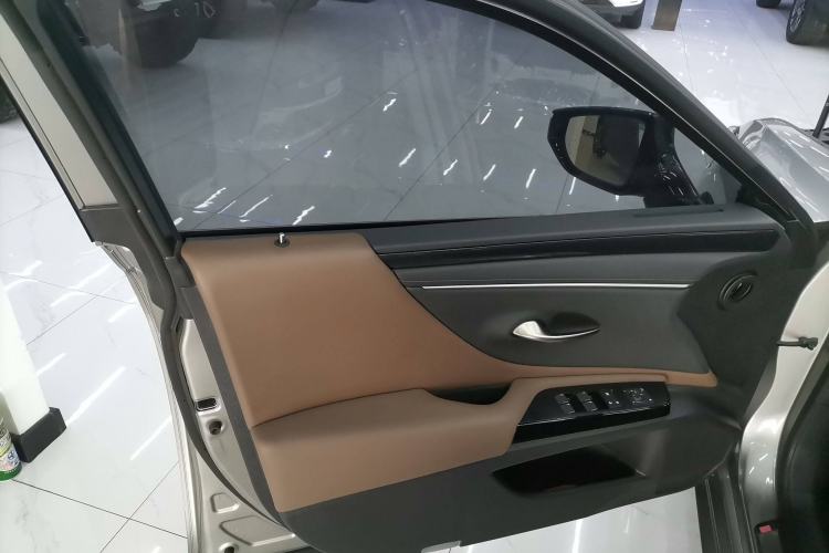Used Lexus ES 2022 200 Excellence Edition Interior 7
