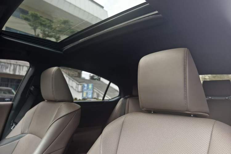 Used Lexus ES 2022 200 Excellence Edition Interior 7