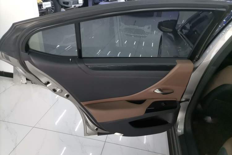 Used Lexus ES 2022 200 Excellence Edition Interior 8