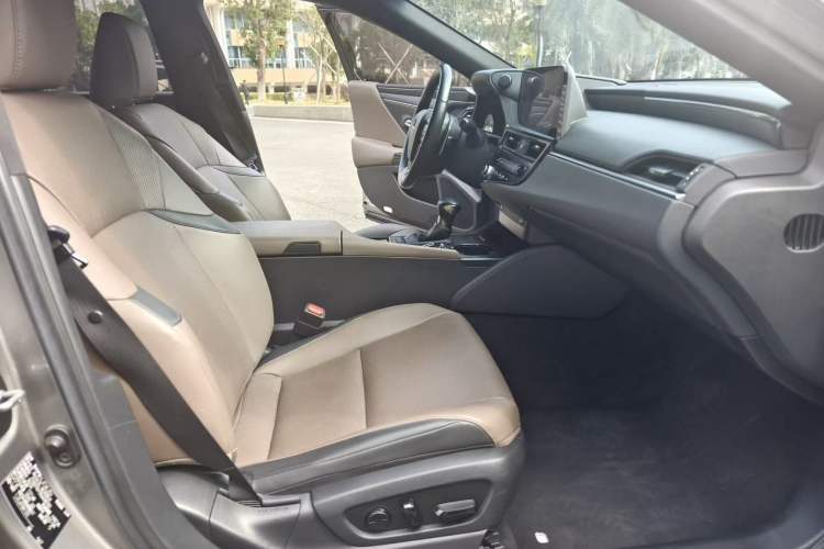 Used Lexus ES 2022 200 Excellence Edition Interior 8