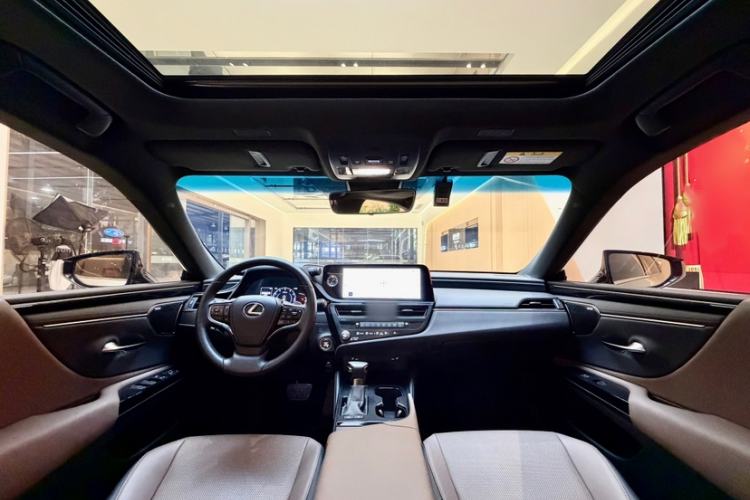 Used Lexus ES 2022 200 Excellence Edition Interior 8