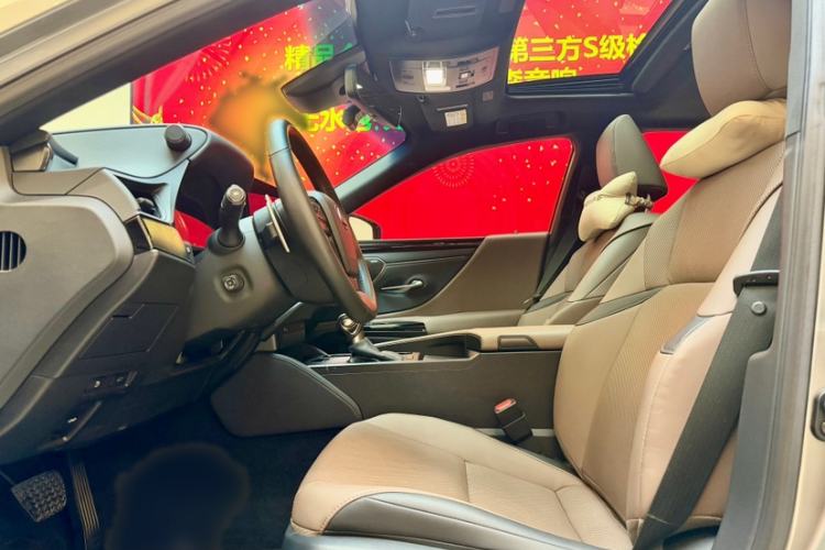 Used Lexus ES 2022 200 Excellence Edition Interior 9