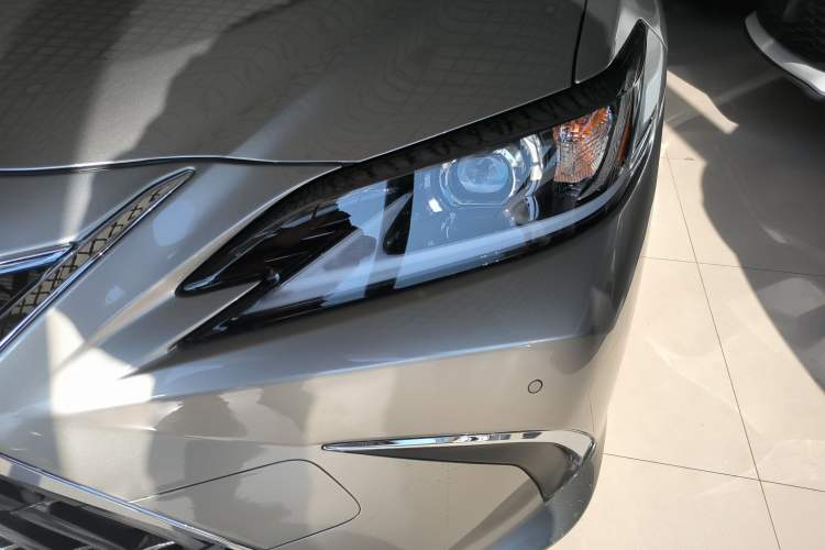 Used Lexus ES 2022 300h Excellence Edition Left Front Headlight