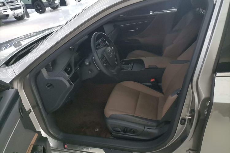 Used Lexus ES 2022 200 Excellence Edition Left Front Seat