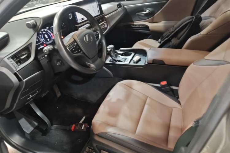 Used Lexus ES 2022 200 Excellence Edition Left Front Seat