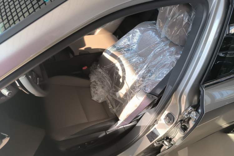 Used Lexus ES 2022 300h Excellence Edition Left Front Seat
