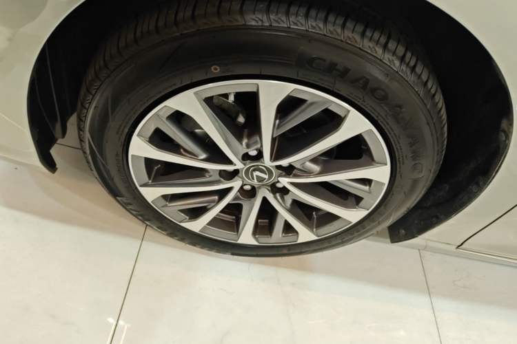 Used Lexus ES 2022 200 Excellence Edition Left Front Wheel Hub