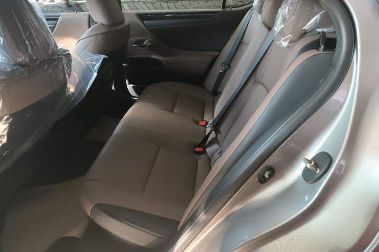 Used Lexus ES 2022 300h Excellence Edition Left Rear Seat
