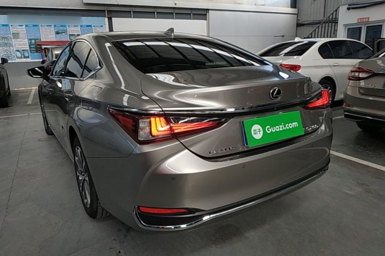 Used Lexus ES 2022 200 Excellence Edition Rear Left 45 Deg